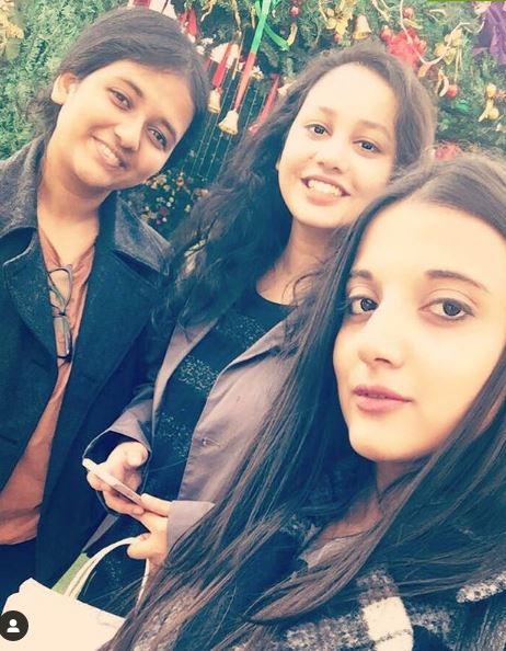 Ria Dabi and her friends
