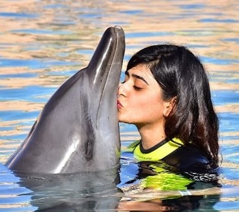 Sehar Khan Kissing Dolphine