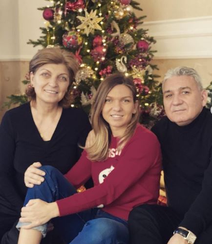 Simona Halep with her parents