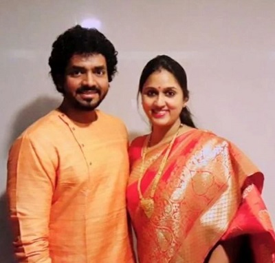 Utkarsh Shinde with his spouse Swapnaja Narwade