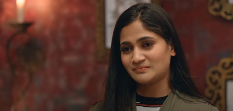 The female main character is acted by Losliya Mariyanesan