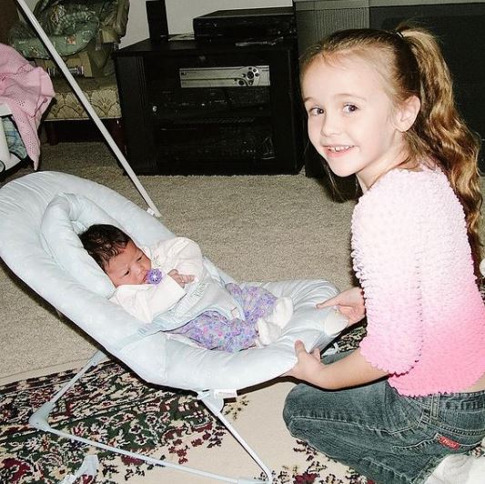 Acacia Kersey's old photo with her sister Maleia