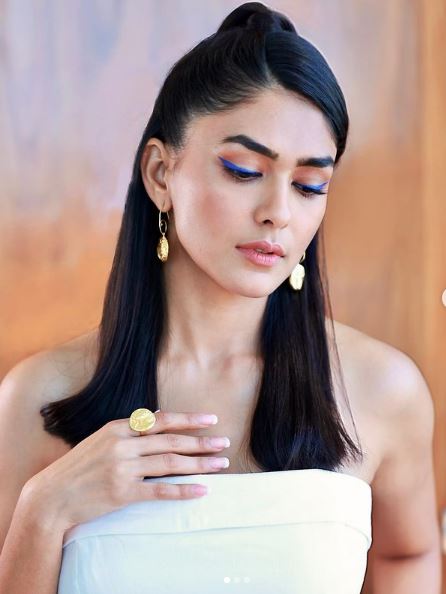 Actress Mrunal Thakur played the role of Sarah Raichand
