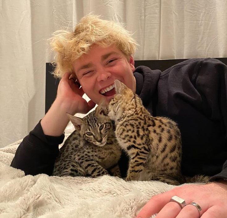 Alex Warren is an animal lover