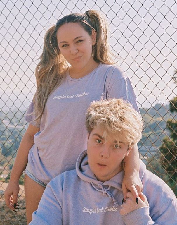 Alex Warren with his girlfriend