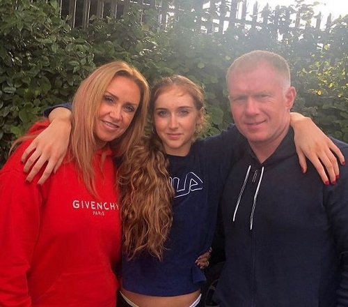Alicia Scholes was snapped with her parents Paul Scholes and Claire Froggatt