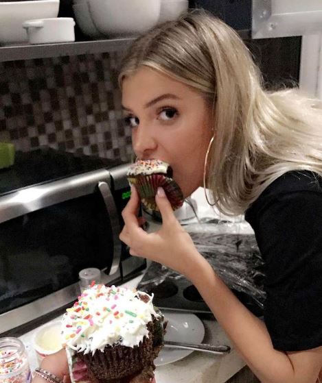 Alissa Violet is a foodie