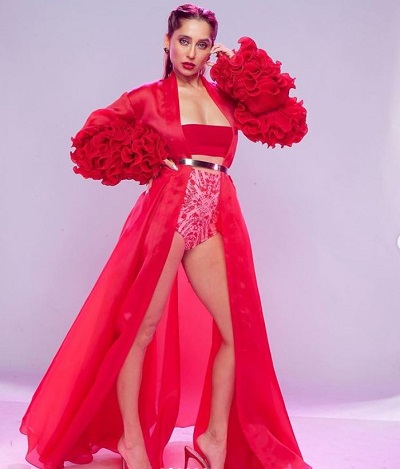 Anusha Dandekar height is 5 feet 8 inches