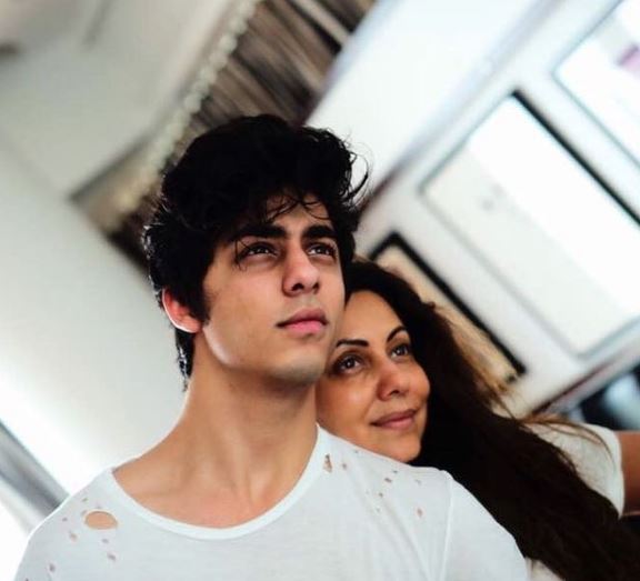 Aryan Khan with his mother Gauri Khan