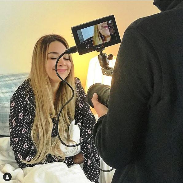 Brianda Deyanara shooting a video