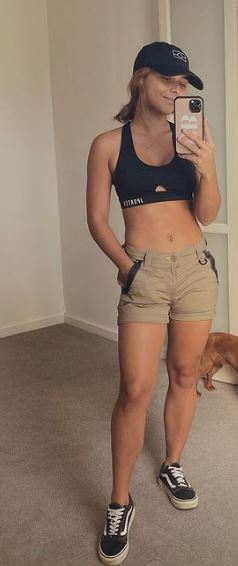 Brooke Blurton height
