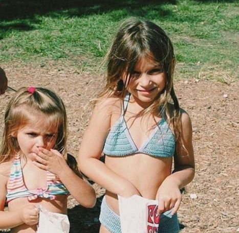 Childhood photo of Camaryn Swanson with her sister Elle Swanson