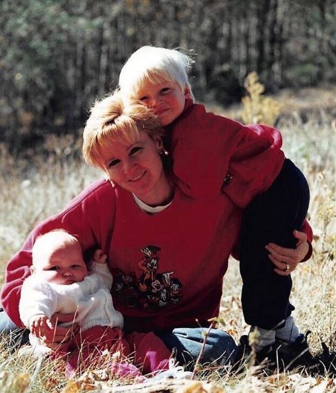 Childhood photo of Hallea Jones with her mom and siblings