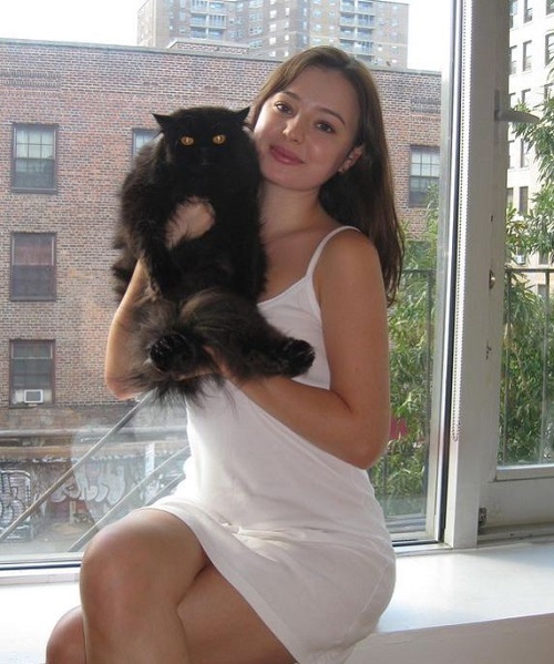 Eileen Kelly owns a pet cat
