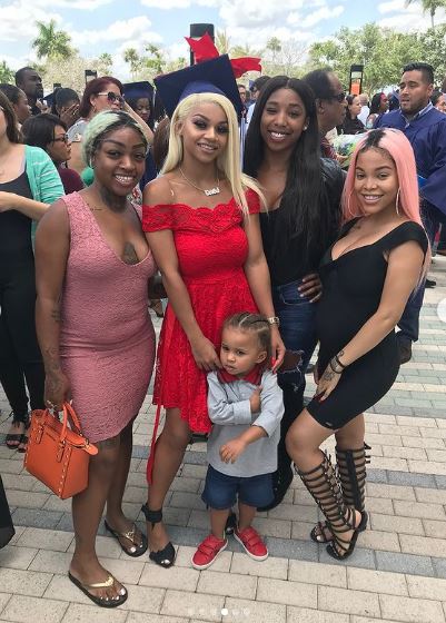 FTN Bae and her sisters