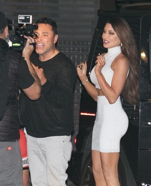 Holly Sonders spotted with Oscar De La Hoya