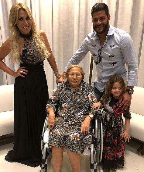 Iran Angelo with her ex-husband Hulk, daughter Alice, and mother
