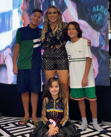 Iran Angelo with her kids Ian, Tiago, and Alice