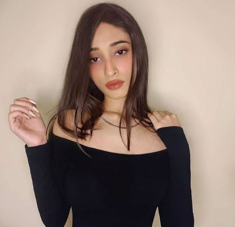 Karishma Sawant sister