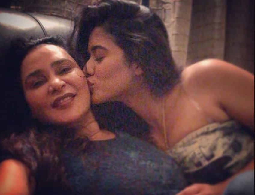Ketika Sharma with her mother