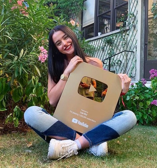 Lea Elui Ginet has over 1.16 million subscribers on her YouTube channel