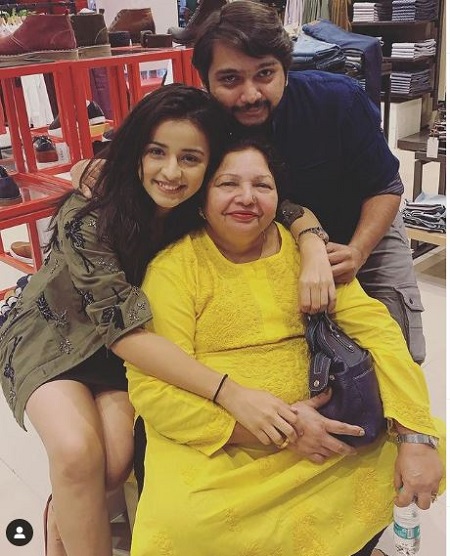 Mahima Makwana family