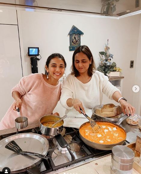Masoom Minawala cooking food