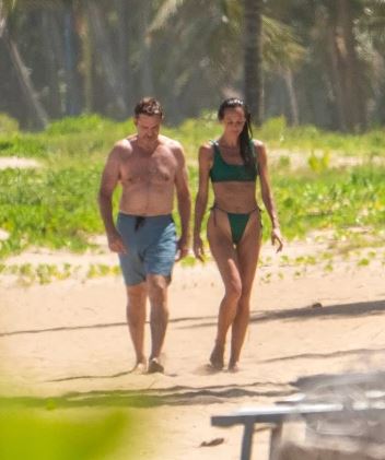 Morgan Brown spotted again with Gerard Butler on the beaches of Puerto Rico
