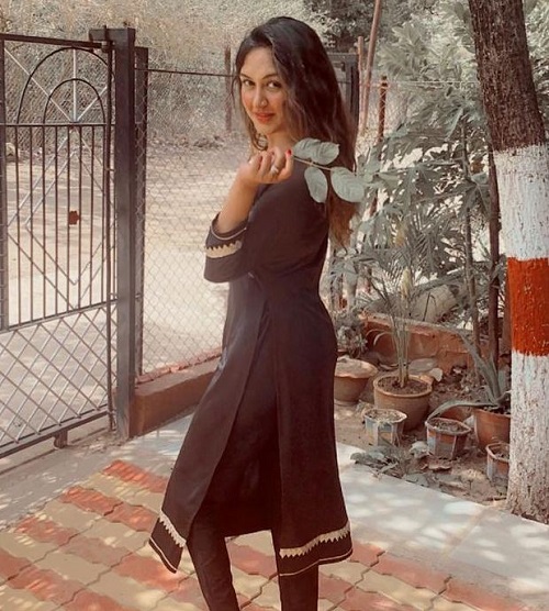 Munmun Dhamecha was born in 1982 in Sagar, Madhya Pradesh, India