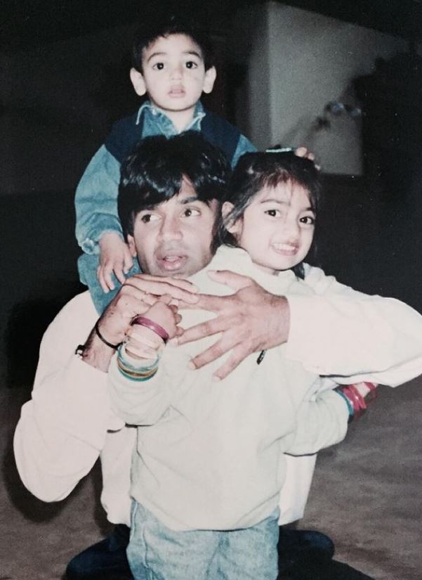 Old image of Ahan Shetty with his dad and sister