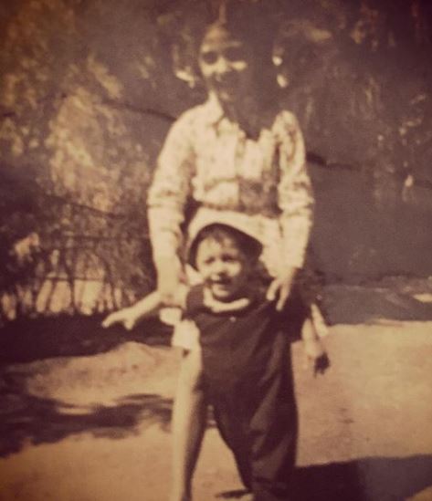 Old image of Kaizzad Capadia with his sister