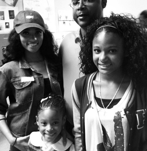 Old picture of Joycelyn Savage with her siblings Jailyn Savage and Jori Savage and their father Timothy Savage