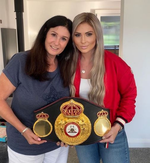 Shannon Courtenay with her mother