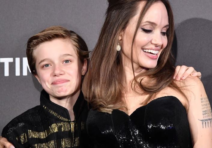 Shiloh with her mother Angelina Jolie