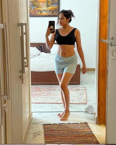 Sofia Ansari with her iphone