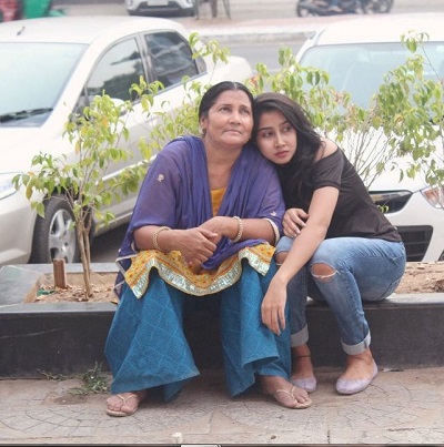 Sofia Ansari with her mother and father