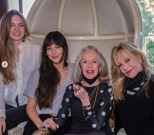 Stella Banderas with her mother Melanie Griffith, step-sister Dakota Johnson, and grandmother Tippi Hedren