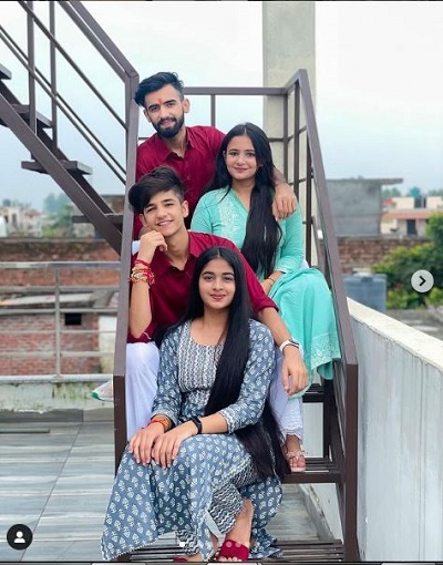 Tarun Kinra Family, Father, Mother, Brother, Sister, and Siblings( Religion & Caste)