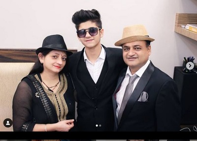 Tarun Kinra with his mother and father
