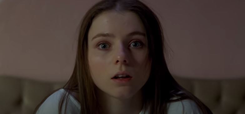 The lead role of Eloise Turner is played by Thomasin McKenzie