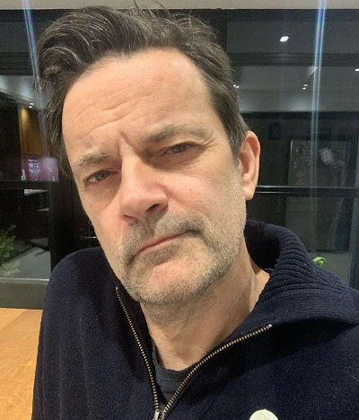 Tony Gardner is a celebrated English actor, comedian and doctor, who is recognized for his work in several movies such as Last Tango in Halifax (2012), My Parents Are Aliens (1999), and Fresh Meat (2011)