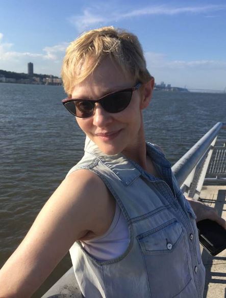 Tracy Shayne likes traveling