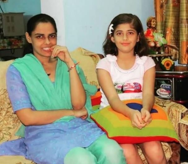 Urvi Singh and her mother