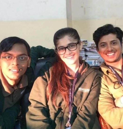 Urvi Singh with the co-actors of Kota Factory