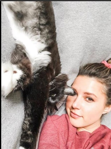 katie Thurston with her cat