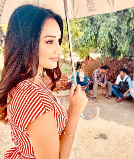 Akanksha Sharma Age, Birthday & Zodiac Sign