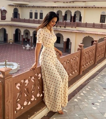 Akanksha Sharma Height, Weight & Physical Appearance