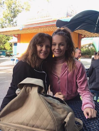 Anna Jay and her mother