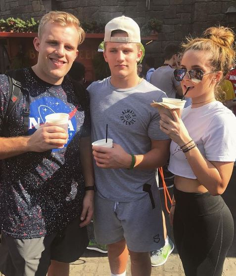 Anna Jay and her siblings