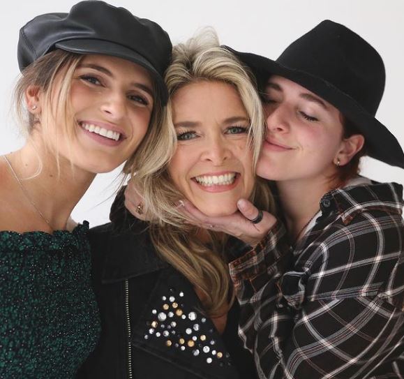 Bella Denapoli with her mother and sister